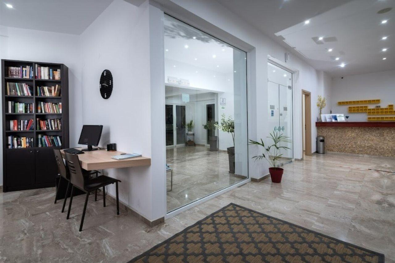 Porto Belissario Hotell Ferma Exteriör bild